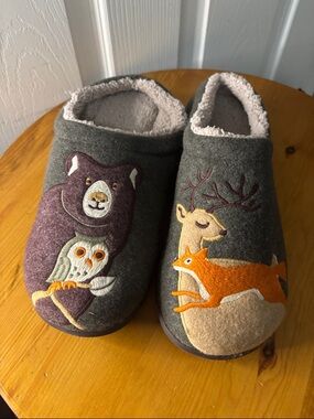 LL Bean Gray Animal Women’s Slippers 8 Medium